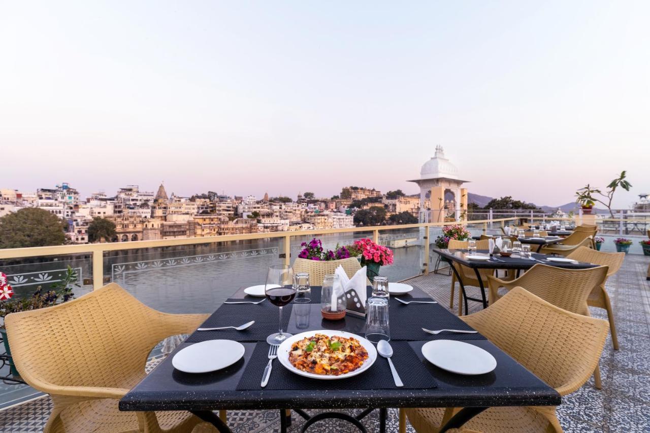 Sarovar - Lake Facing Boutique Hotel On Lake Pichola Udaipur Exterior foto